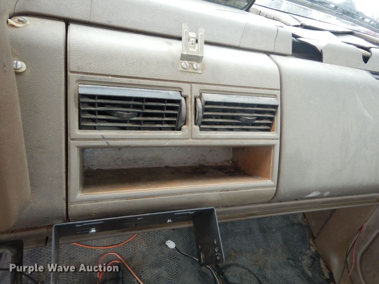 image for item NE9398 1992 Chevrolet Cheyenne C1500 pickup truck