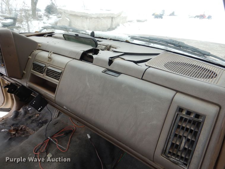 image for item NE9398 1992 Chevrolet Cheyenne C1500 pickup truck