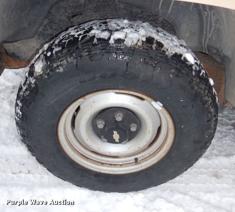 image for item NE9398 1992 Chevrolet Cheyenne C1500 pickup truck