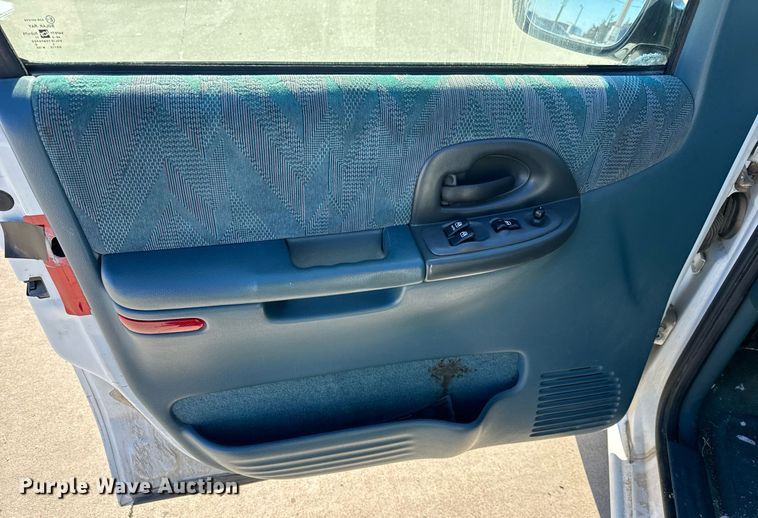 image for item NI9720 1999 Chevrolet Venture  van