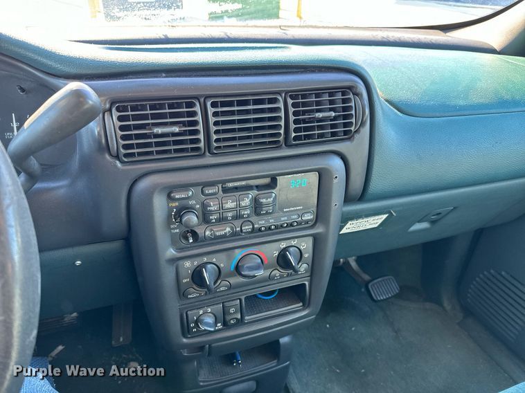 image for item NI9720 1999 Chevrolet Venture  van