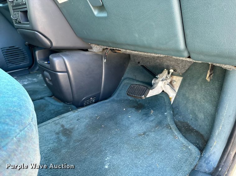 image for item NI9720 1999 Chevrolet Venture  van