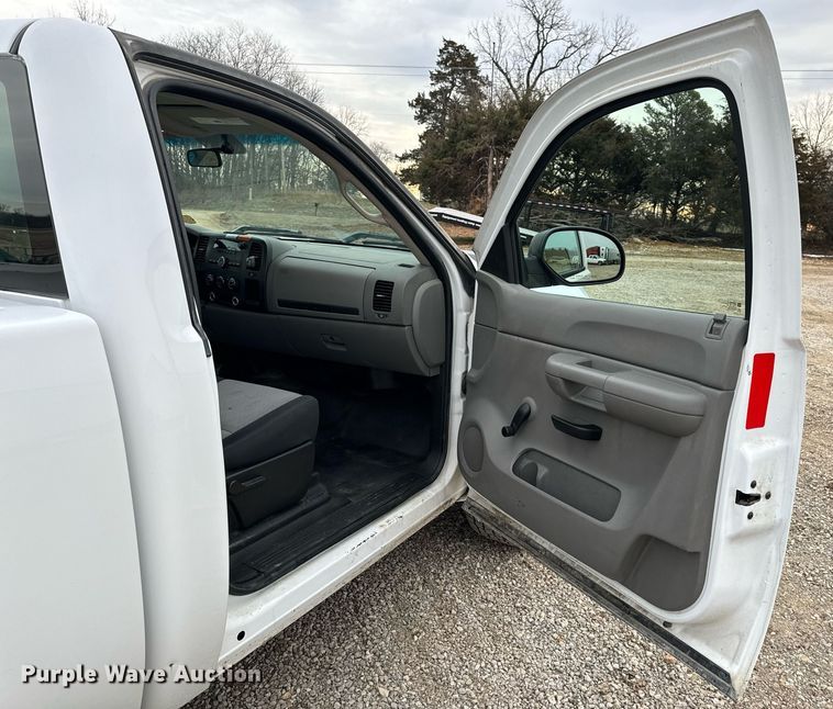 image for item NM9200 2008 Chevrolet Silverado 1500 pickup truck