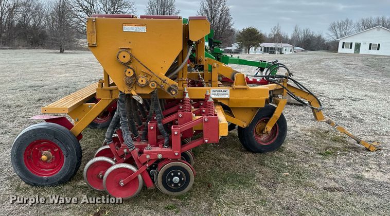 image for item NM9208 Haybuster 107C grain drill