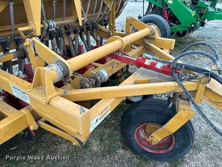 image for item NM9208 Haybuster 107C grain drill