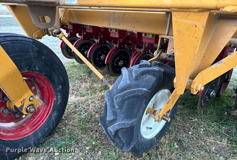 image for item NM9208 Haybuster 107C grain drill