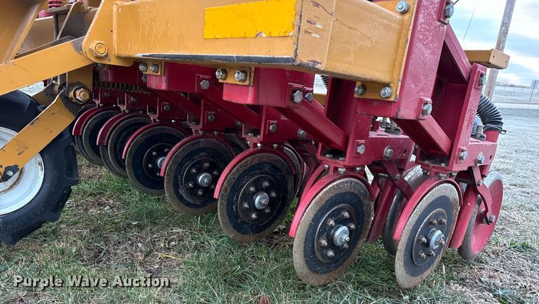 image for item NM9208 Haybuster 107C grain drill