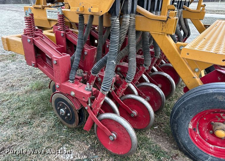 image for item NM9208 Haybuster 107C grain drill
