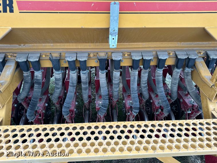 image for item NM9208 Haybuster 107C grain drill