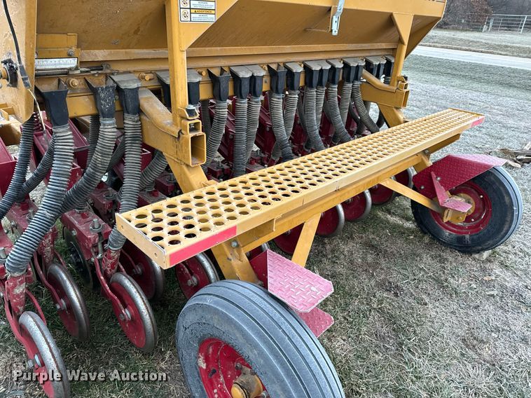 image for item NM9208 Haybuster 107C grain drill