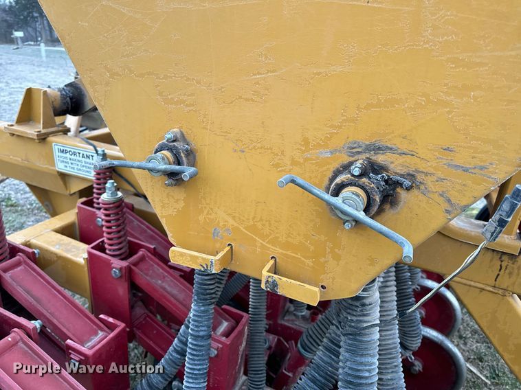 image for item NM9208 Haybuster 107C grain drill