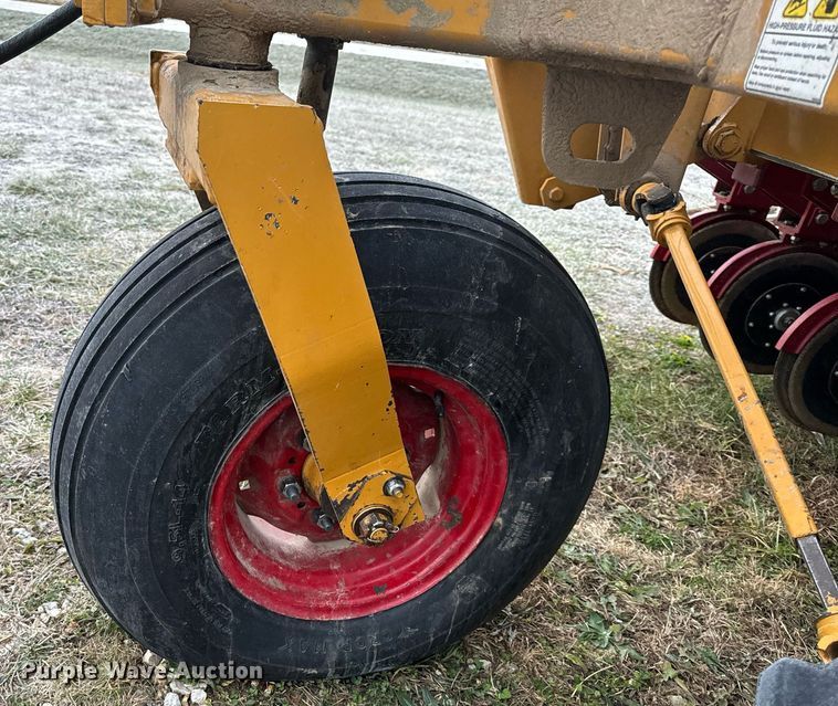 image for item NM9208 Haybuster 107C grain drill