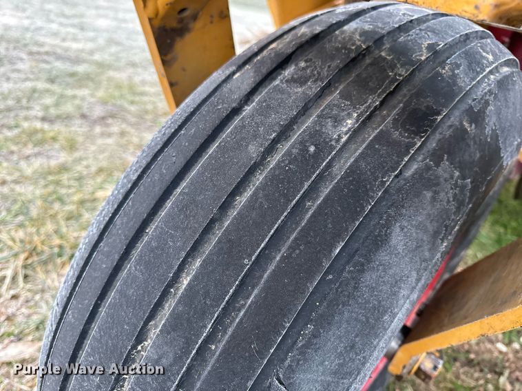 image for item NM9208 Haybuster 107C grain drill