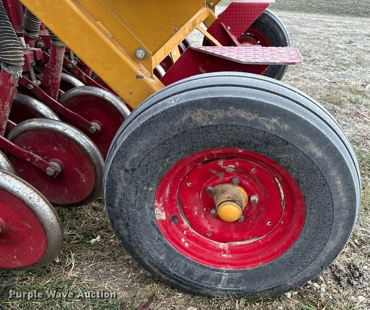 image for item NM9208 Haybuster 107C grain drill