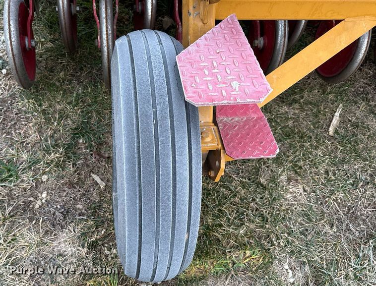 image for item NM9208 Haybuster 107C grain drill