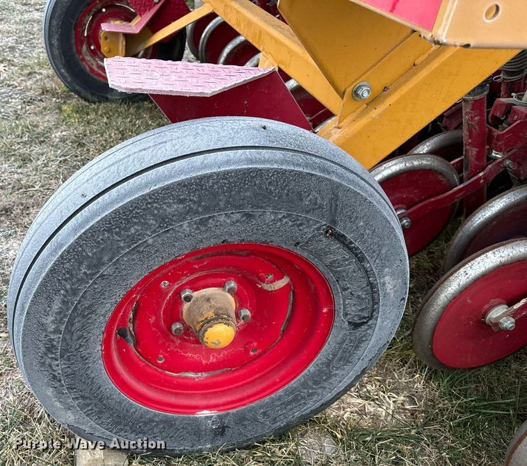 image for item NM9208 Haybuster 107C grain drill