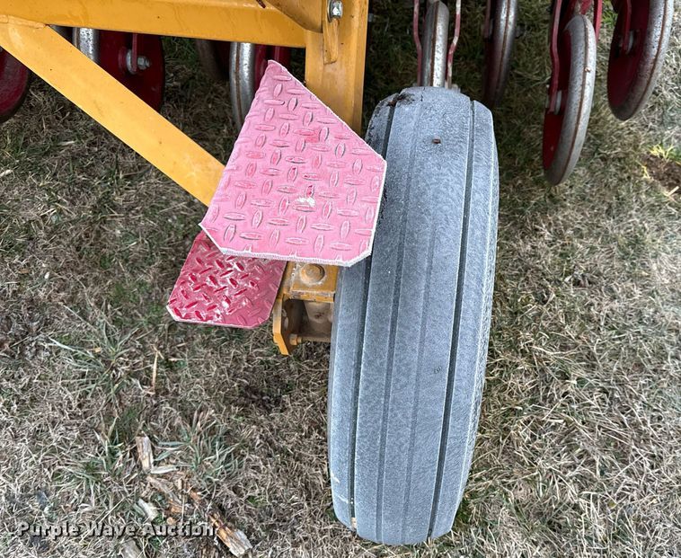 image for item NM9208 Haybuster 107C grain drill