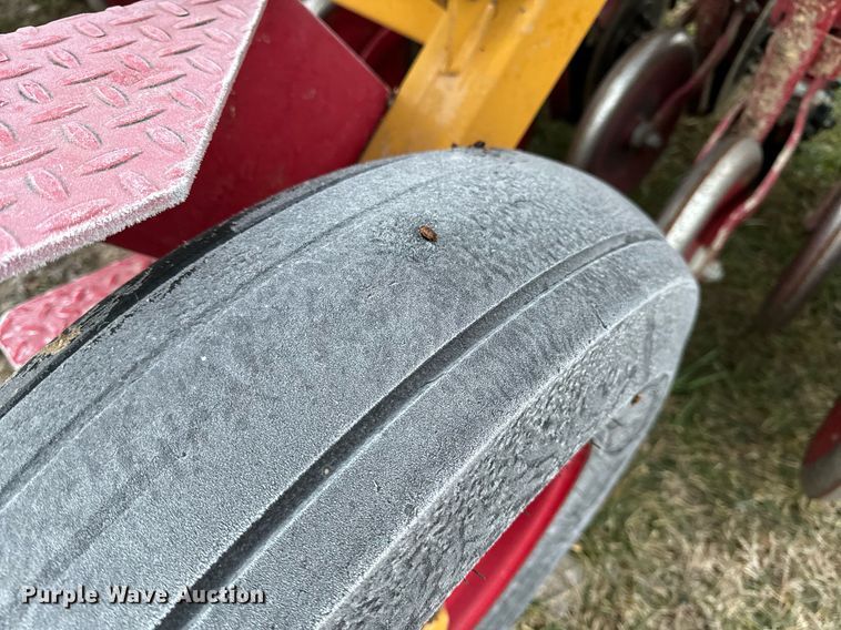 image for item NM9208 Haybuster 107C grain drill