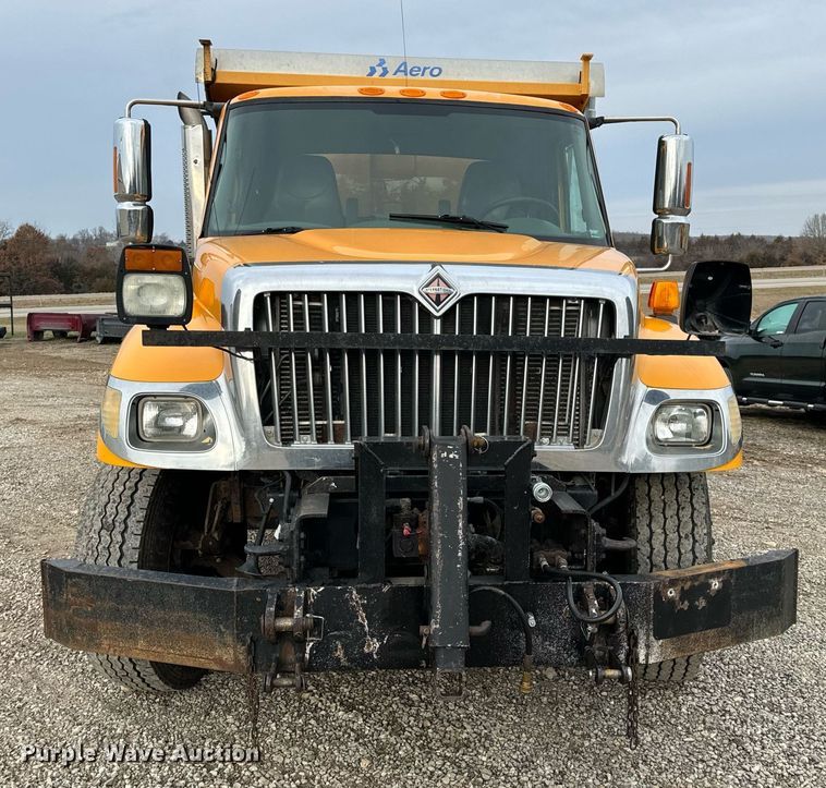 image for item NM9215 2006 International 7400 dump truck