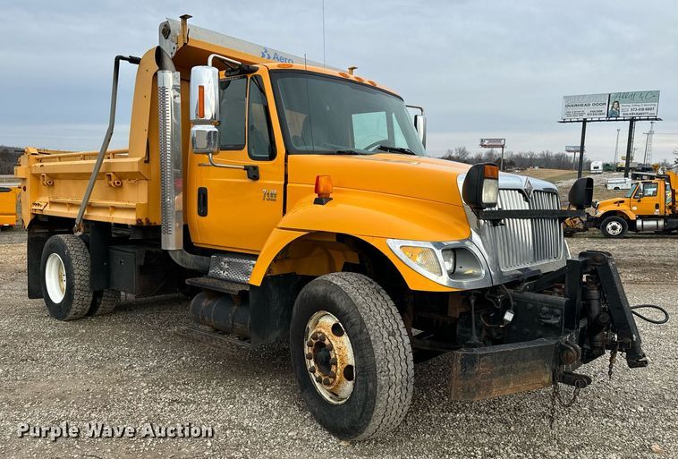 image for item NM9215 2006 International 7400 dump truck