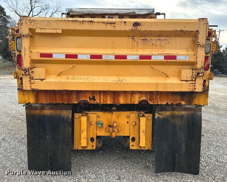 image for item NM9215 2006 International 7400 dump truck