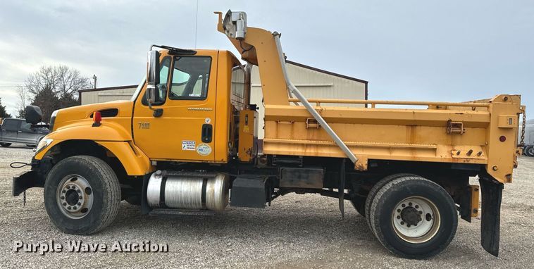 image for item NM9215 2006 International 7400 dump truck