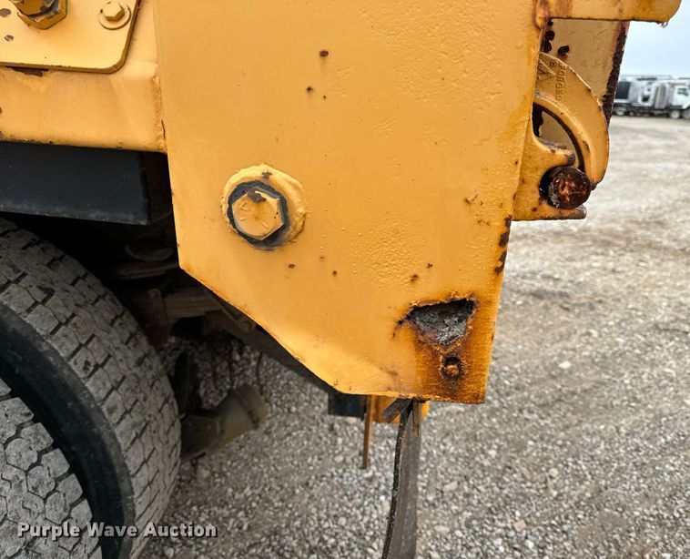 image for item NM9215 2006 International 7400 dump truck