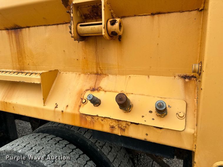 image for item NM9215 2006 International 7400 dump truck