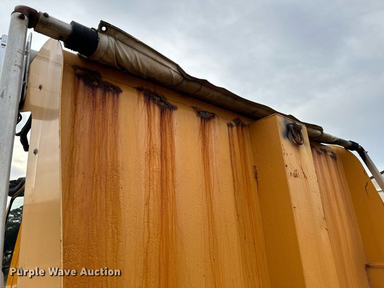 image for item NM9215 2006 International 7400 dump truck