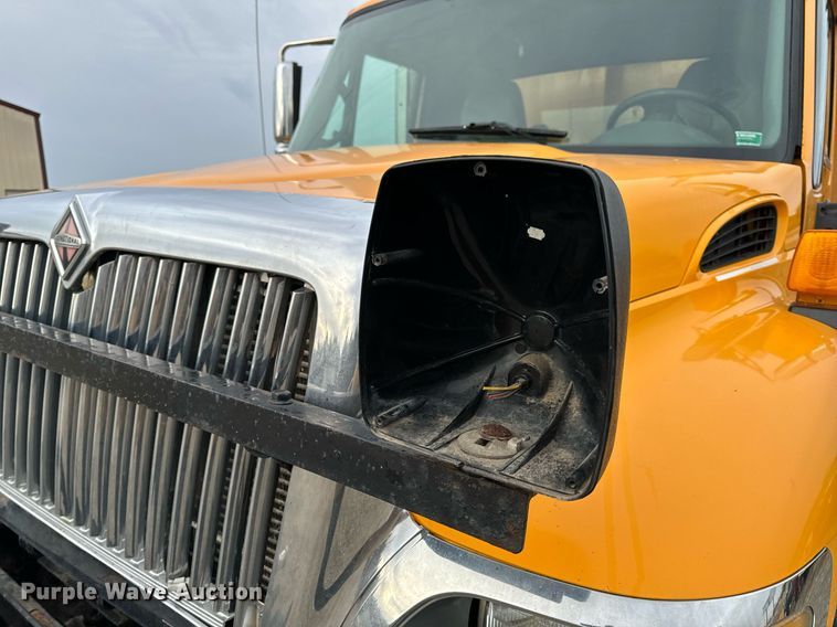 image for item NM9215 2006 International 7400 dump truck