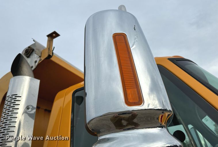 image for item NM9215 2006 International 7400 dump truck