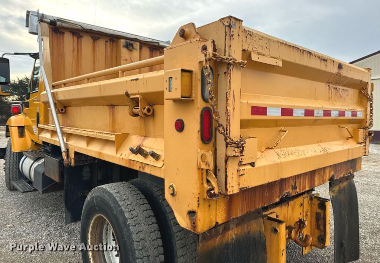 image for item NM9215 2006 International 7400 dump truck