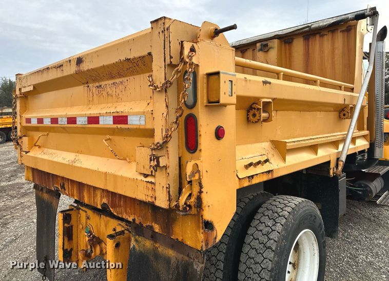 image for item NM9215 2006 International 7400 dump truck