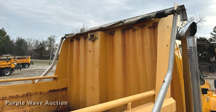 image for item NM9215 2006 International 7400 dump truck