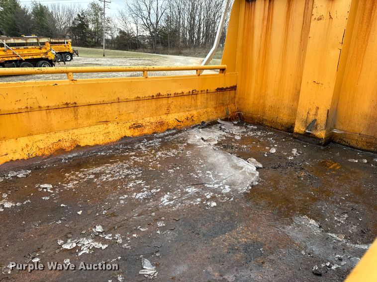 image for item NM9215 2006 International 7400 dump truck