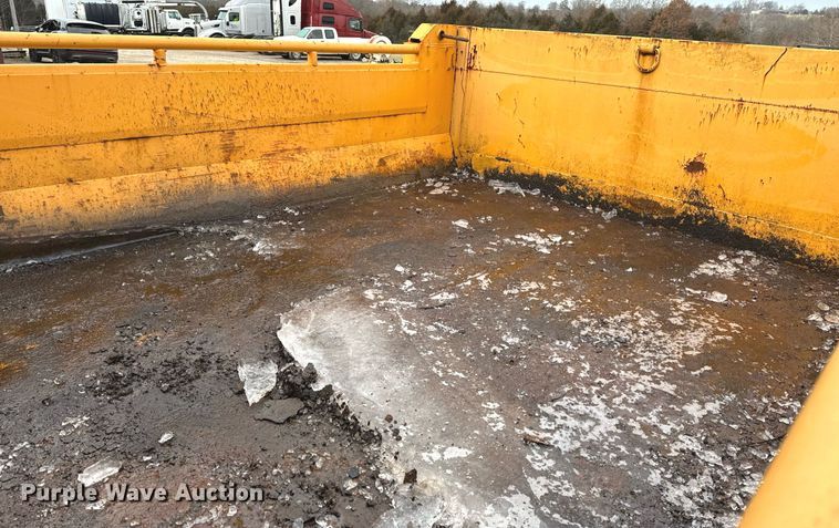 image for item NM9215 2006 International 7400 dump truck