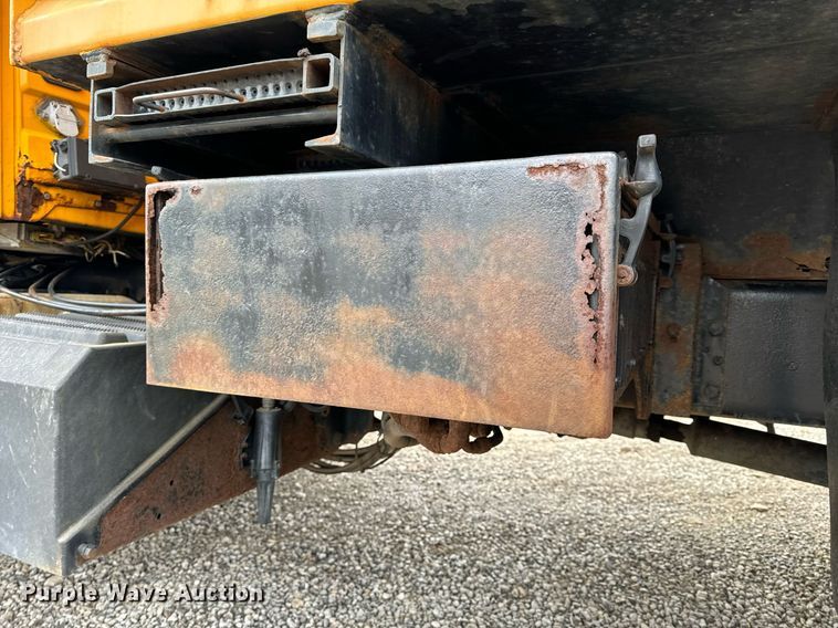 image for item NM9215 2006 International 7400 dump truck