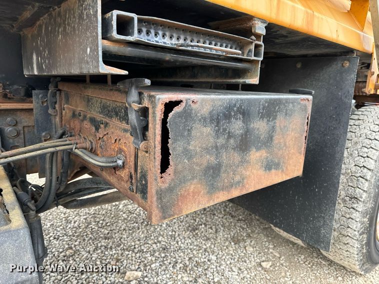 image for item NM9215 2006 International 7400 dump truck