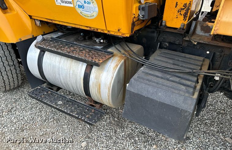 image for item NM9215 2006 International 7400 dump truck