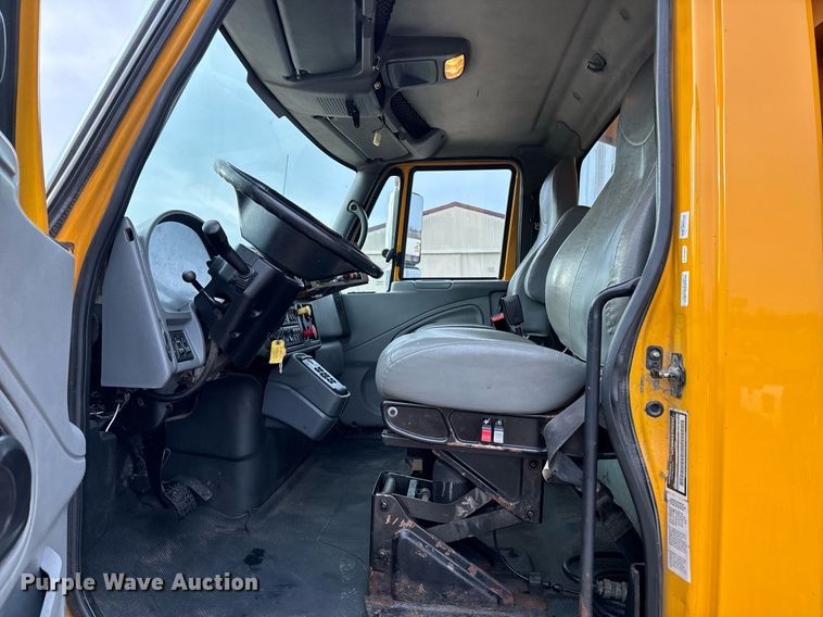 image for item NM9215 2006 International 7400 dump truck