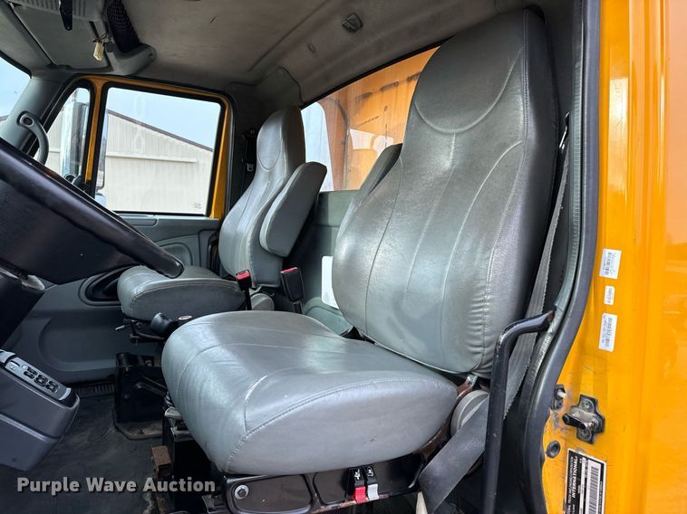 image for item NM9215 2006 International 7400 dump truck