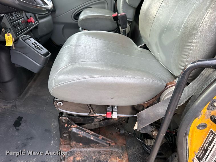 image for item NM9215 2006 International 7400 dump truck