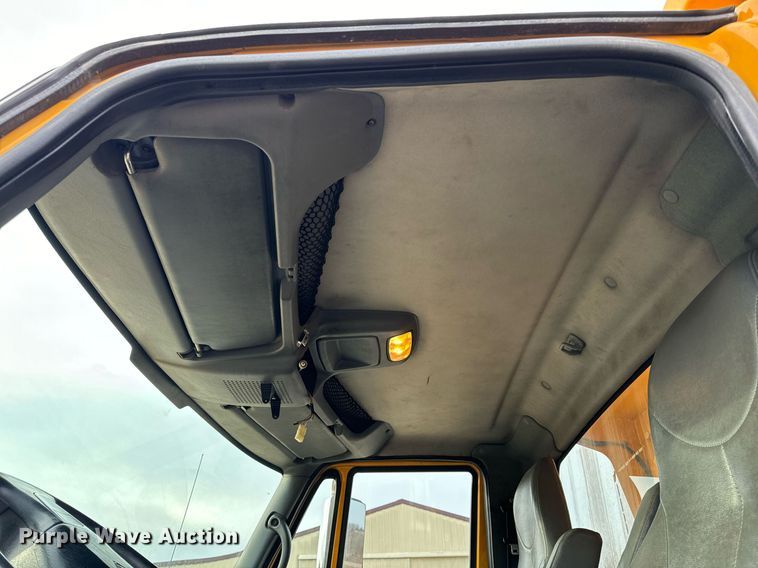 image for item NM9215 2006 International 7400 dump truck