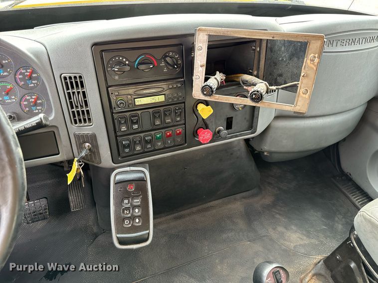 image for item NM9215 2006 International 7400 dump truck