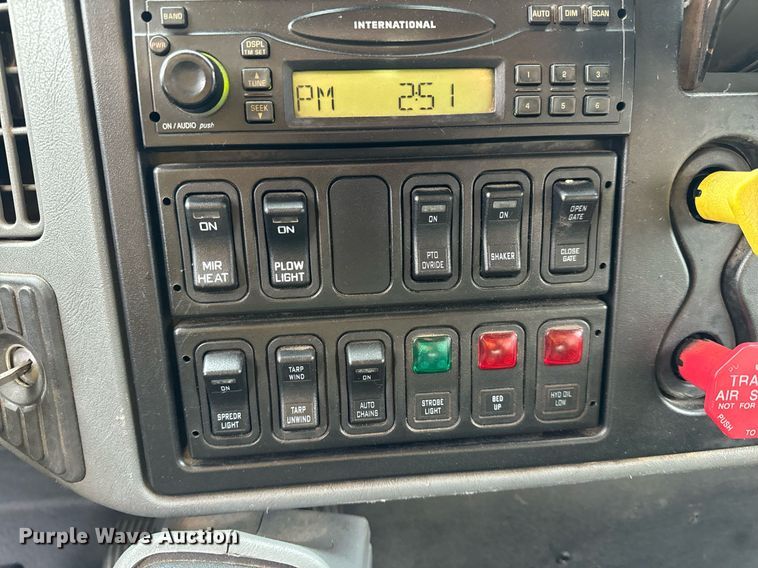 image for item NM9215 2006 International 7400 dump truck