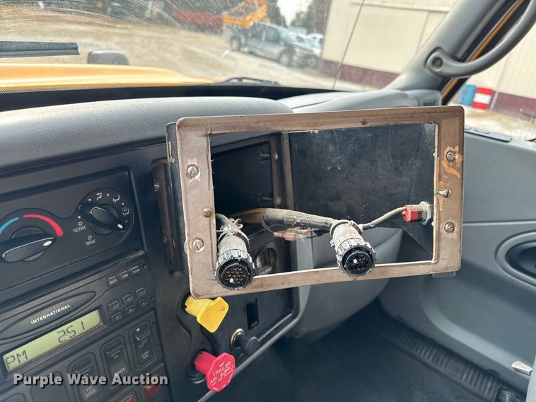 image for item NM9215 2006 International 7400 dump truck