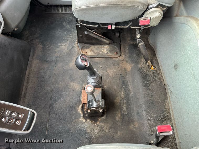 image for item NM9215 2006 International 7400 dump truck