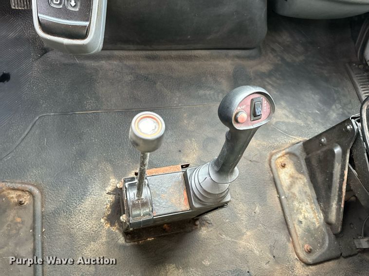 image for item NM9215 2006 International 7400 dump truck