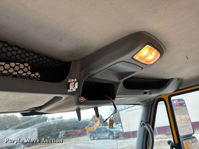 image for item NM9215 2006 International 7400 dump truck