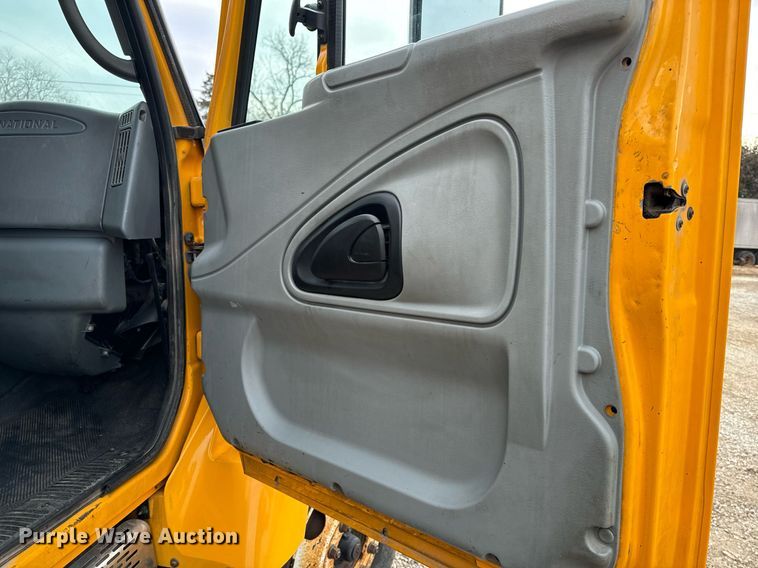 image for item NM9215 2006 International 7400 dump truck
